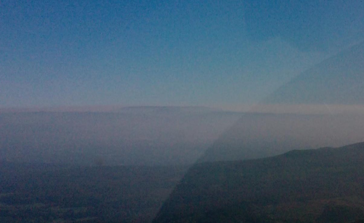 Hoher Meißner mit Inversion - Blick von Kassel/Dörnberg aus nach SE