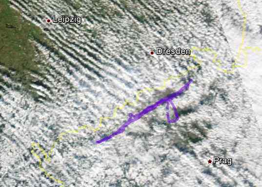 Flugweg überlagert mit Satellitenbild (NOAA Aqua)