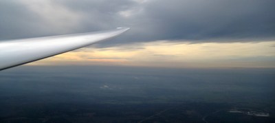 Untergehende Sonne unter linker Fläche