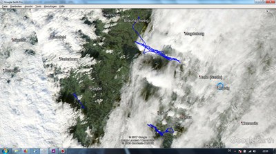 NOAA-Satellitenbild mit Flugwegen