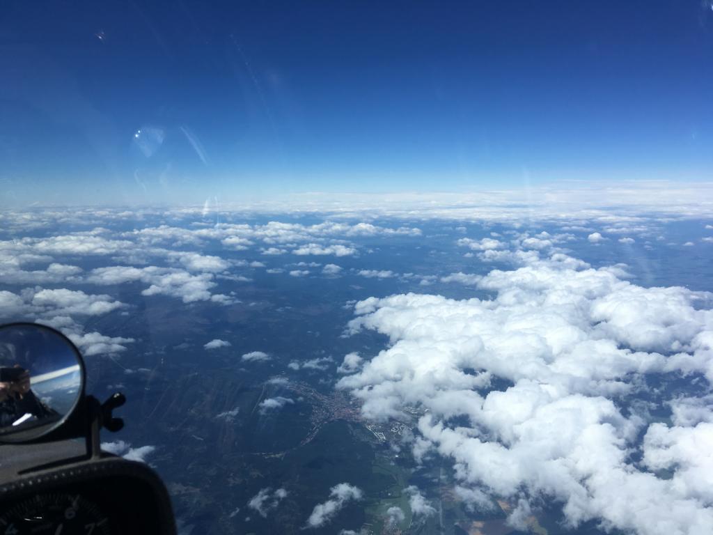 Bild 3 (162-1151LT): Blick Richtung Westen auf Wernigerode, die Leelücke ist durch Wolkenstraßen gestört und wird kleiner