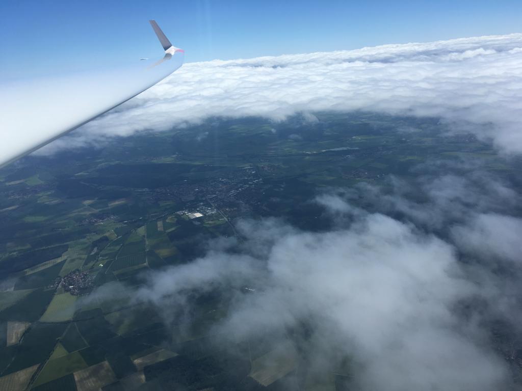 Bild 6 (199-1350LT): Blick Richtung Südost durch Wolkenlücke auf SZ-Bad (Schäferstuhl)