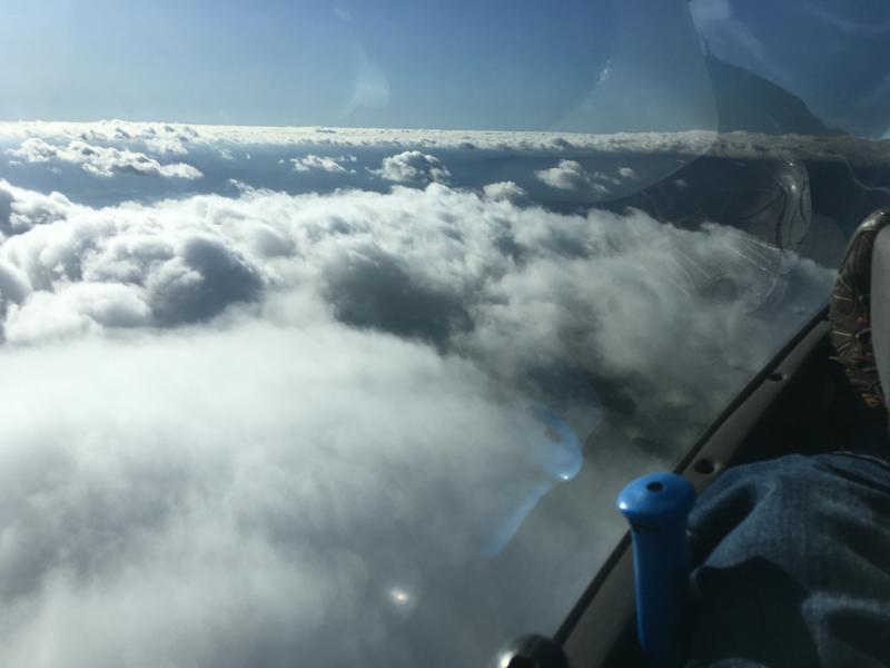 0833UTC-1500m_Blickrichtung Ost beim Vorflug zum Harz. die Leelücke ist auszumachen.